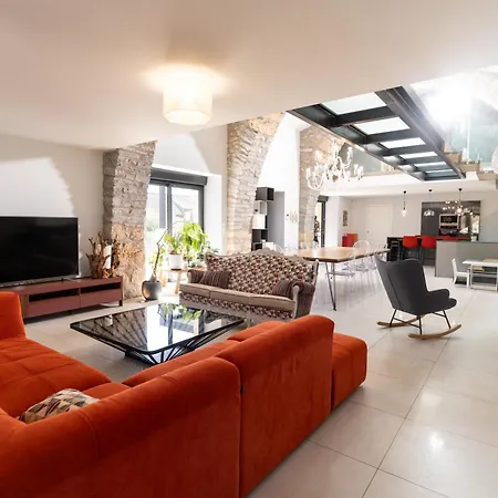 De Egines Villa *